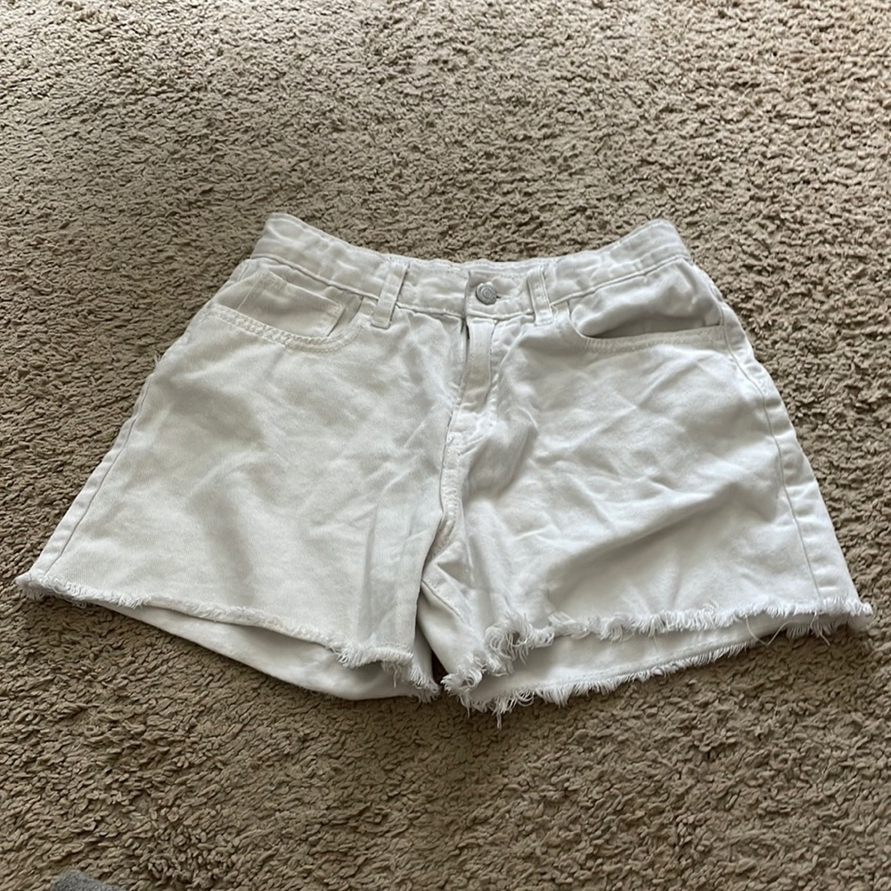 White old navy jean shorts